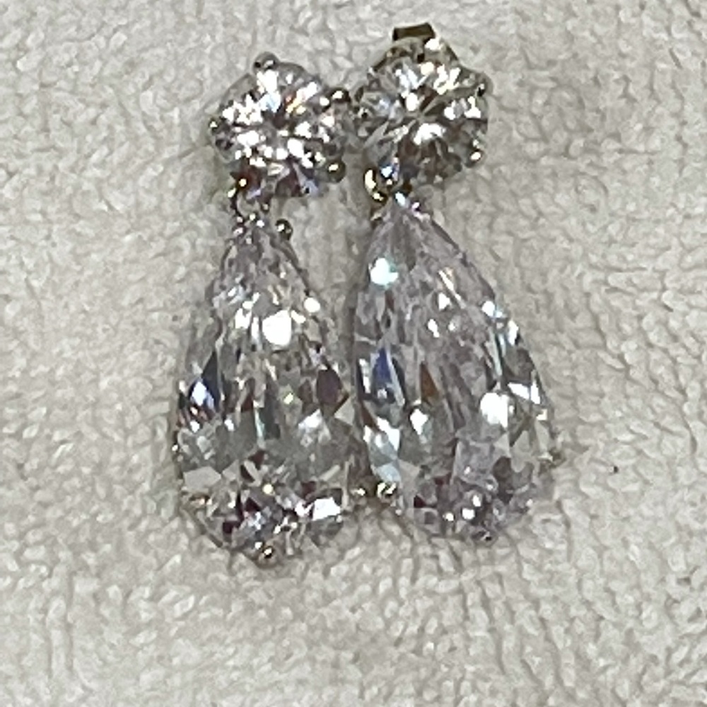 Pendant earrings